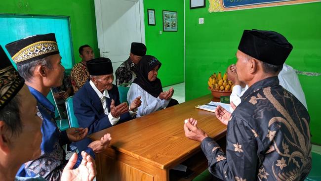 Viral Kakek 64 Tahun Nikahi Nenek Usia 89 Tahun di Jateng, Ini Kisahnya