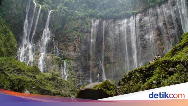 Terbius Kemegahan Air Terjun Tumpak Sewu