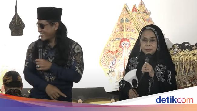 Yati Pesek Breaks Silence After Gus Miftah Video Goes Viral