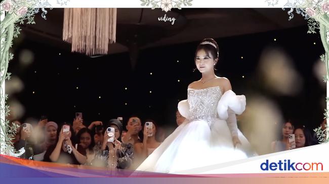 Vior Bak Princess Pakai Ball Gown di Resepsi, Vincent Semringah