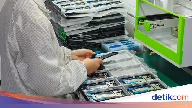 Mengintip Proses Produksi HP Tecno di Chongqing