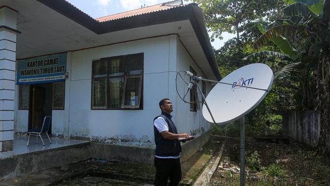 Tak Perlu ke Kantor Camat, Layanan Publik di Wawonii Cukup Lewat WA