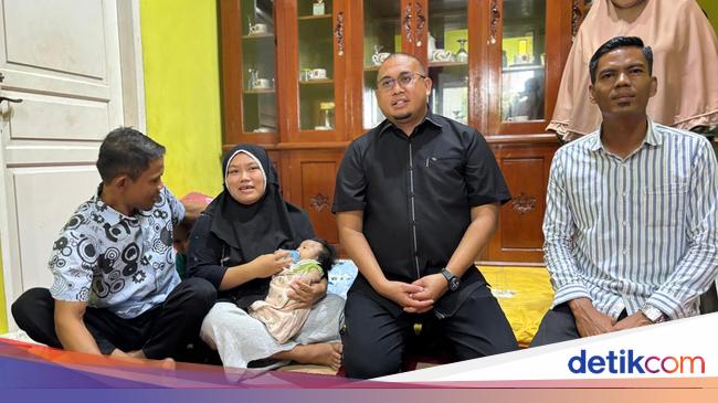 Andre Rosiade Bantu Biaya Pengobatan Bayi Tanpa Anus di Solok Selatan