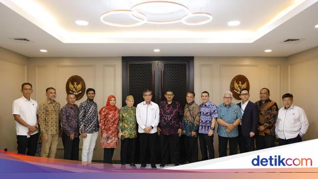 Menaker Terima Audiensi Himsataki, Bahas Program Pelatihan Penempatan PMI