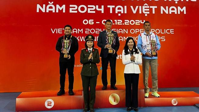 Tim Garbha Presisi Juara Umum II Kejuaraan Taekwondo Polisi Terbuka di Vietnam