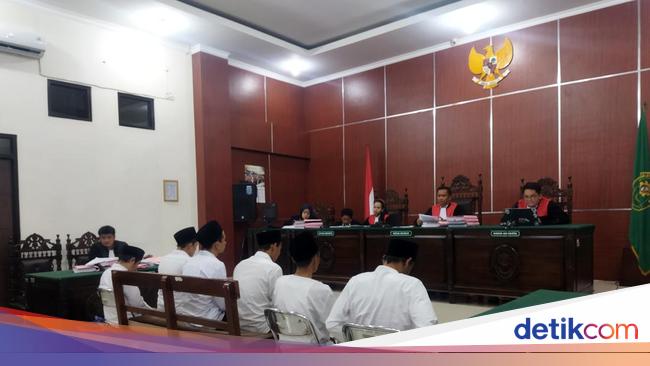 Kelompok Pemburu Bunuh 6 Badak Jawa di TNUK Selama 2018-2022