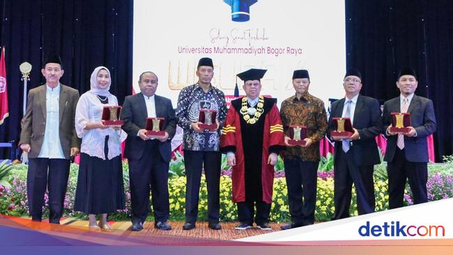 Hadiri Wisuda Umbara, HNW: Semoga Kiprah Muhammadiyah Semakin Mengglobal