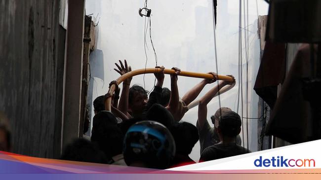 15 Orang Terluka Akibat Kebakaran Permukiman di Kemayoran