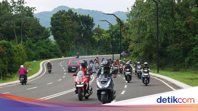 7 Tips Aman Ngerem Pakai Motor Matic di Jalan Menurun