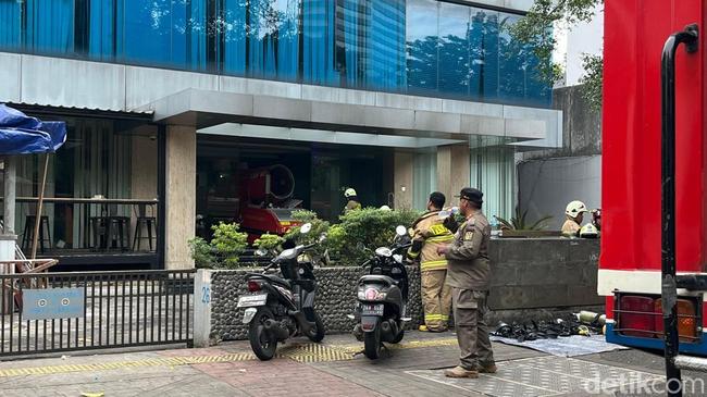 Sempat Ada Suara Ledakan, Basement Gedung di Bulungan Jaksel Hancur