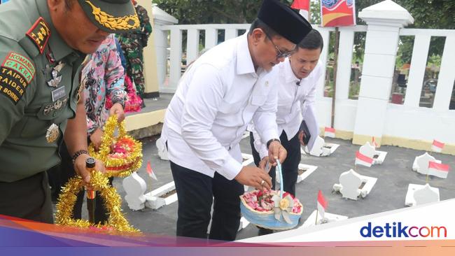 Hari Bhakti Transmigrasi, Wamen Ziarah di Makam Pionir Transmigrasi Sukra