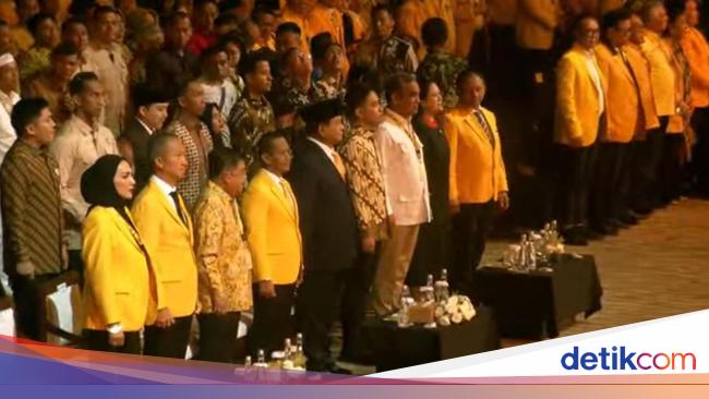 优素福·卡拉 (Jusuf Kalla) 和阿贡·拉克索诺 (Agung Laksono) 也出席了专业集团成立 60 周年纪念活动