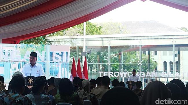 Kelakar Prabowo Kebagian Enaknya dari Proyek Era Jokowi