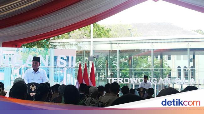 Kelakar Prabowo Kebagian Enaknya dari Proyek Era Jokowi