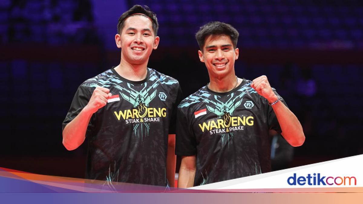 Direktor uning lesbiyan kotibini sikadi