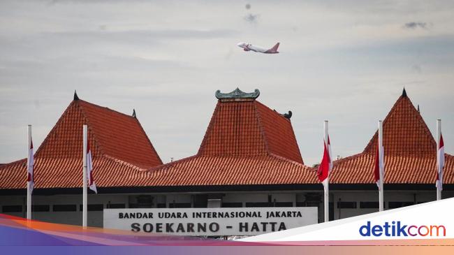 Viral Chinese Tourist Slips Money in Passport at Soetta, Immigration Denies Bribery Claim