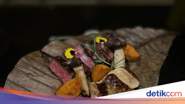 Sensasi Menikmati Tajima Beef yang Umami di Ketinggian Lantai 90