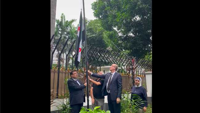 Bashar Al Assad Tumbang, Kedubes Suriah di Jakarta Ganti Bendera Baru