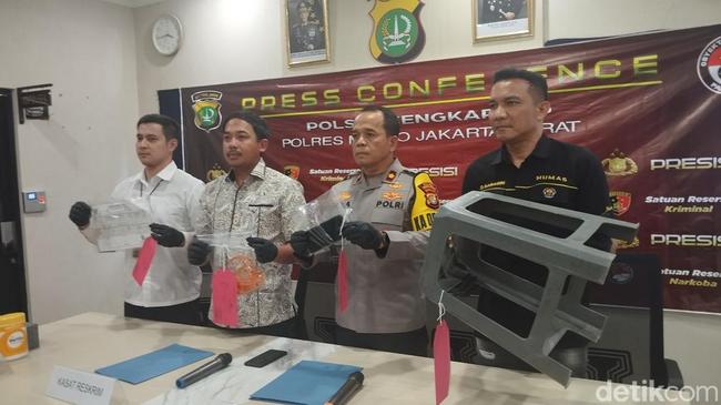 Polisi: Suami di Jakbar Bekap Istri Sampai Tewas Lalu Gantung Diri di Plafon