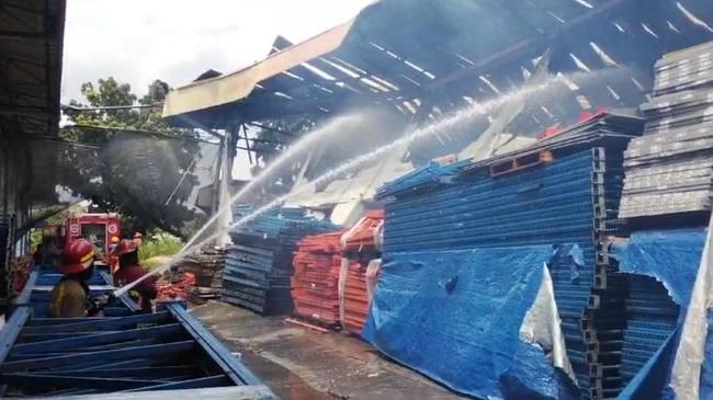 Kebakaran Gudang Kapas di Klapanunggal Bogor Diduga Akibat Korsleting