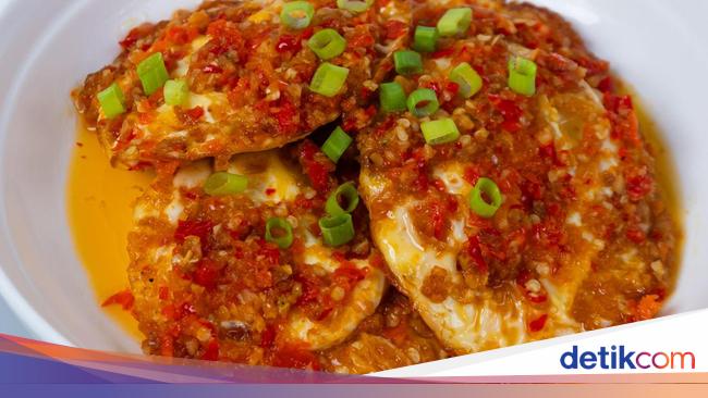 Resep Telur Ceplok Bumbu Cabe yang Pedas Nendang Untuk Makan Siang