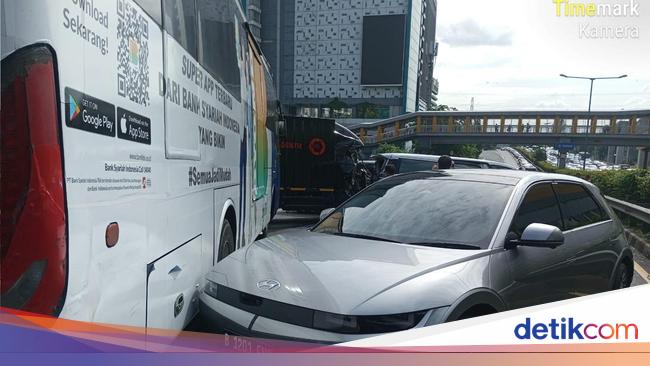 Kronologi Kecelakaan di Tol Dalkot hingga Ioniq di Jalur Contraflow Ditabrak