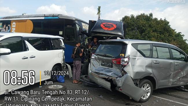 Penampakan Tabrakan Beruntun di Tol Dalam Kota, Vellfire-Innova Penyok