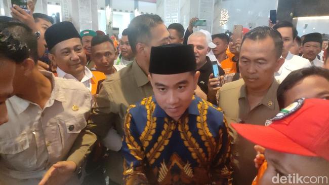 Pengurus Masjid Tepis Isu Paspampres Usir Jemaah Saat Gibran Salat Jumat