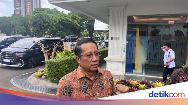 Menkum Dukung Pembatasan Dinas Luar Negeri, Minta Jajaran Rapat Online