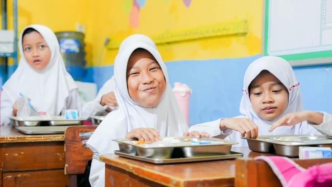 Kemenag Rilis Panduan Makan Bergizi Gratis di Pesantren, Cek di Sini!