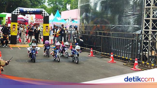 Serunya Balita Balapan Pushbike dalam Peringatan HUT Ke-23 Transmedia