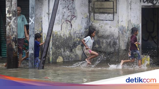 Bingkai Sepekan: Jakarta Utara Terkepung Banjir Rob