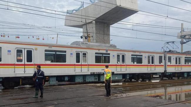 19 Perjalanan KRL Jakarta Kota-Priok Dibatalkan Imbas Banjir Rob