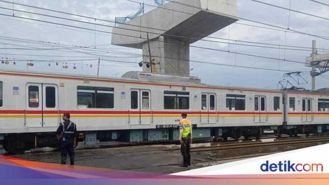 19 Perjalanan KRL Jakarta Kota-Priok Dibatalkan Imbas Banjir Rob