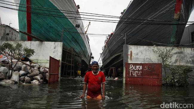 13 RT-1 Ruas Jalan di Jakarta Dilanda Banjir Rob, Ketinggian Capai 90 cm