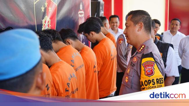 Polisi Tangkap 11 Pemotor Viral Rusak Warung-Bacok Warga di Bandung