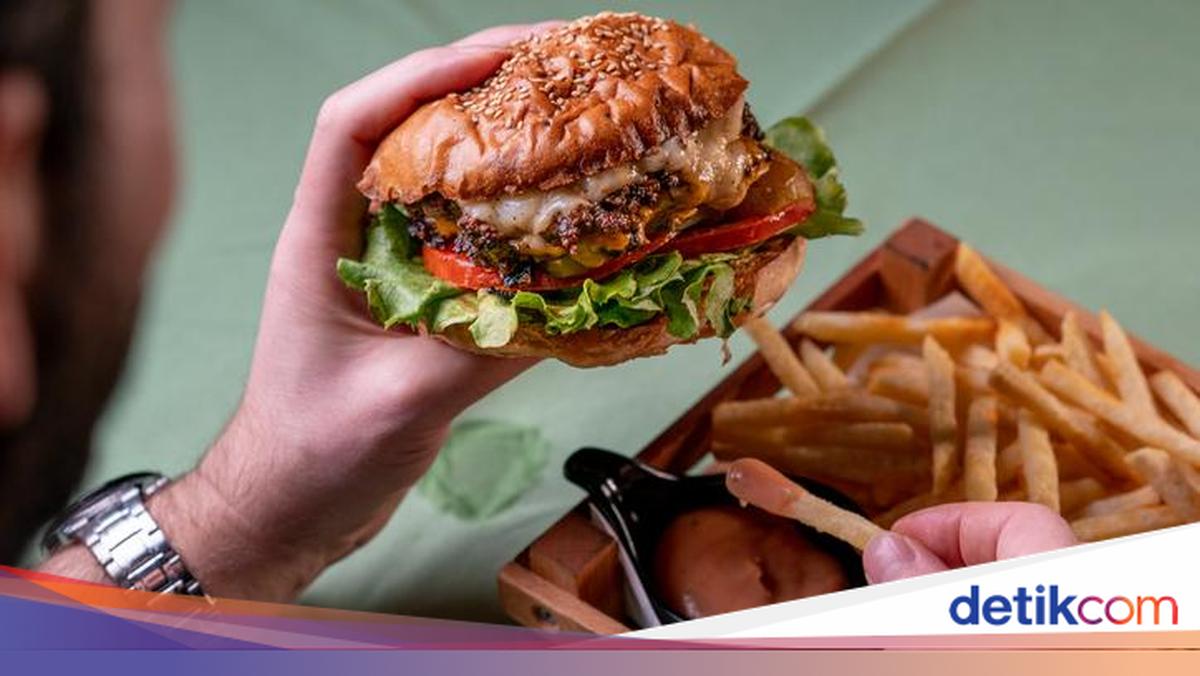Wow! Tetap Makan Junk Food, Pria Ini Berhasil Turun BB 31 Kg