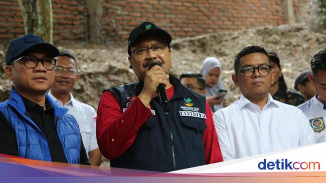 Mensos Pimpin Kerja Bakti, Perkuat Kesetiakawanan Sosial di Kampung Saung