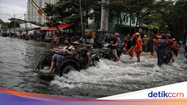 7 RT dan 1 Ruas Jalan Masih Terendam Rob Jakarta Sore Ini