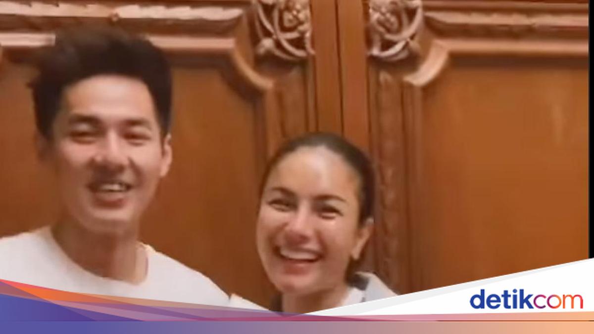 Uning eshagini yiglayotgan yigitning fotosurati Porno er opish paytida xotinini opadi