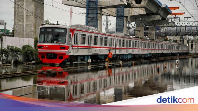 Pasang Surut Operasional KRL di Priok gara-gara Air Pasang