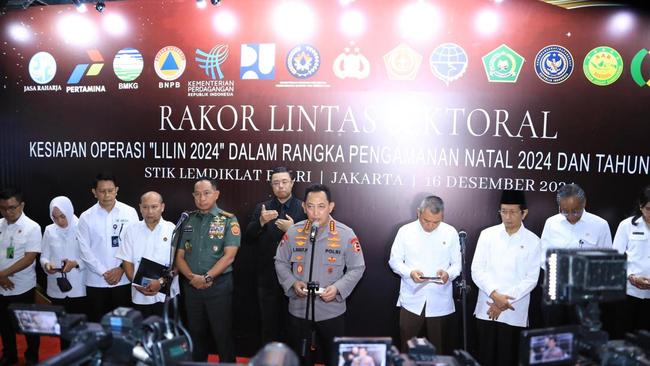 Kapolri Pastikan 61 Ribu Lokasi Ibadah dan Rekreasi Aman Saat Nataru