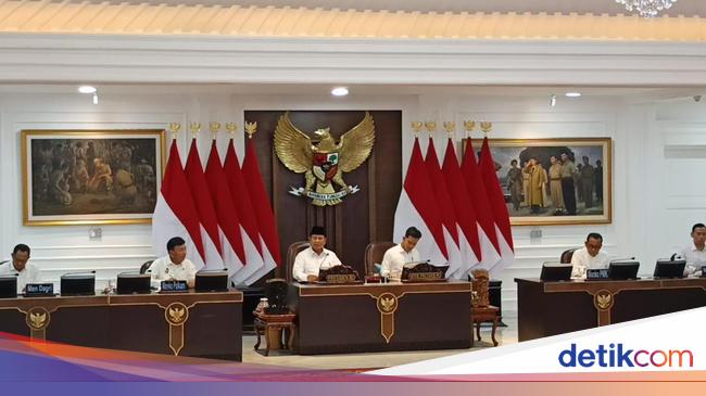 Prabowo Kumpulkan Sejumlah Menteri Sore Ini, Bahas Persiapan Nataru