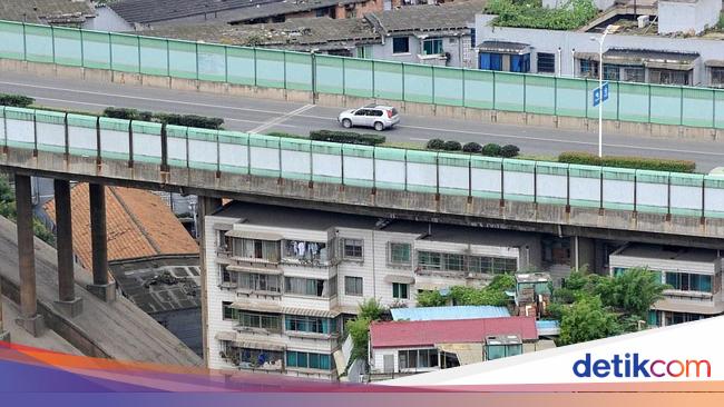 Begini Potret Padatnya Gedung Rusun 'Beratap' Jalan Layang