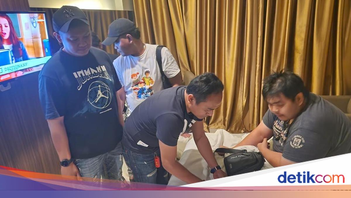 Tampang Anak Bos Toko Roti Penganiaya Pegawai Saat Ditangkap di Hotel