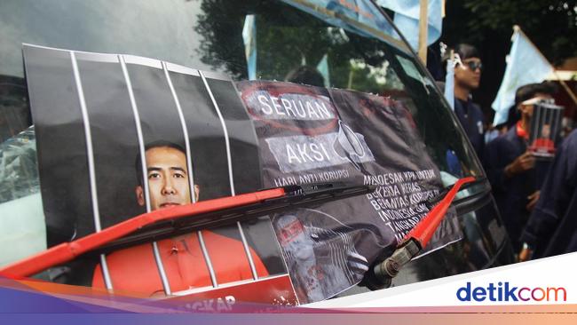 Aksi Massa Tuntut Harun Masiku Ditangkap