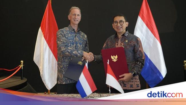 Menbud Fadli Zon Terima 272 Warisan Benda Bersejarah RI dari Belanda