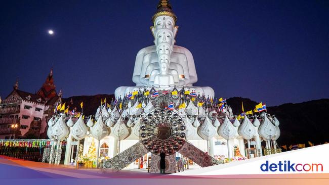 Keindahan Lima Patung Buddha di Puncak Thailand