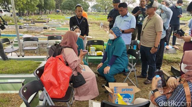 Ibu Bayi Tiba di TPU Semper, Ekshumasi Jasad Bayi Diduga Tertukar Dimulai