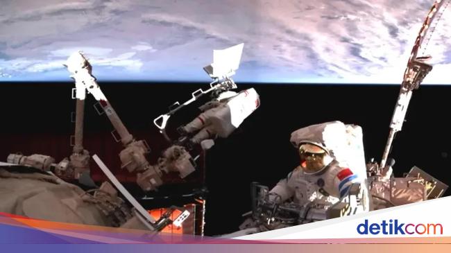 Astronaut China Pecahkan Rekor Space Walk 9 Jam